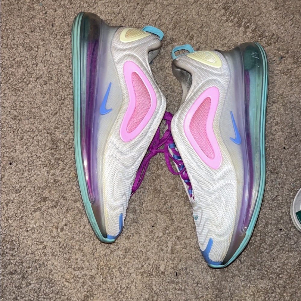 Sneaks